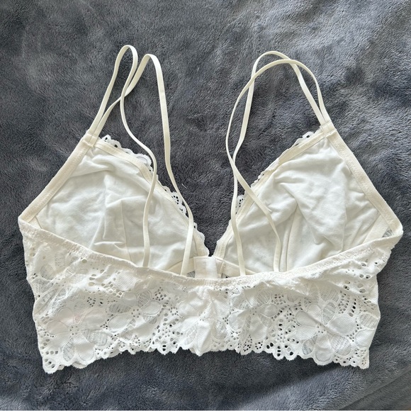 Colsie Lace Bralette - Picture 2 of 4